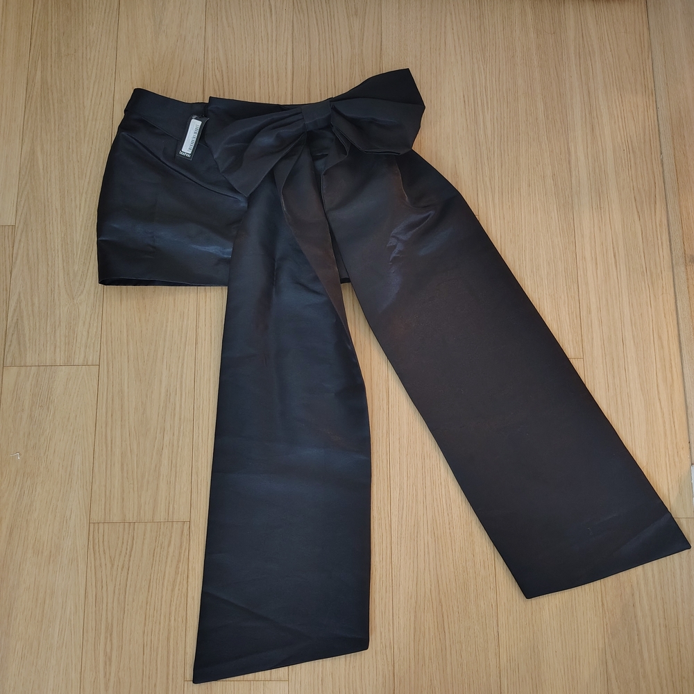 Boohoo Black Mini Skirt with Dramatic Bow Sash
